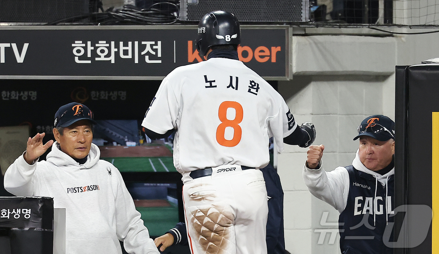 (대전=뉴스1) 김진환 기자 = 31일 대전 한화생명볼파크에서 열린 프로야구 2025 신한 SOL뱅크 KBO 포스트시즌 한국시리즈 5차전 LG 트윈스와 한화 이글스의 경기, 한화 …