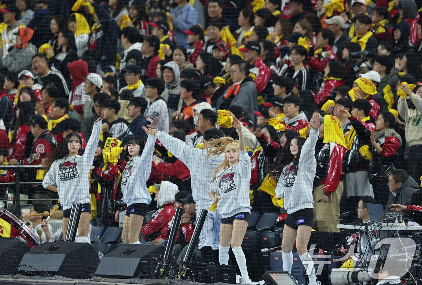 (대전=뉴스1) 김기태 기자 = 31일 대전 한화생명볼파크에서 열린 프로야구 2025 신한 SOL뱅크 KBO 포스트시즌 한국시리즈 5차전 LG 트윈스와 한화 이글스의 경기에서 LG …