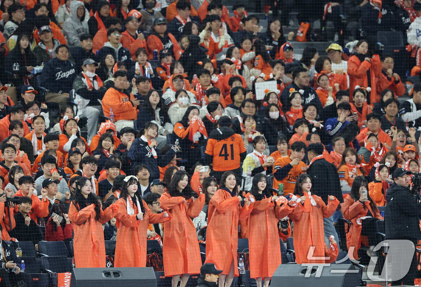 (대전=뉴스1) 김기태 기자 = 31일 대전 한화생명볼파크에서 열린 프로야구 2025 신한 SOL뱅크 KBO 포스트시즌 한국시리즈 5차전 LG 트윈스와 한화 이글스의 경기에서 한화 …