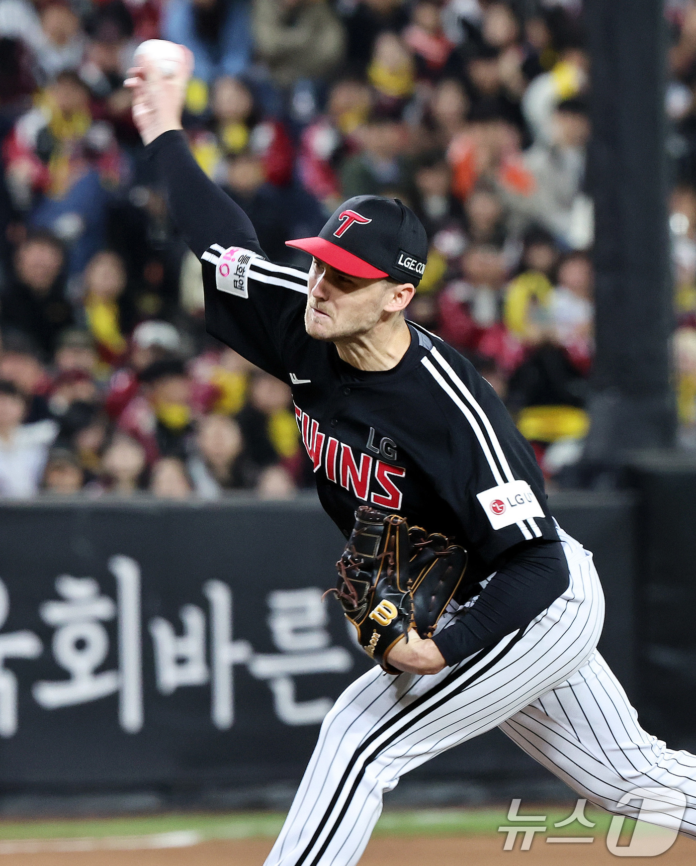 (대전=뉴스1) 구윤성 기자 = 31일 대전 한화생명볼파크에서 열린 프로야구 2025 신한 SOL뱅크 KBO 포스트시즌 한국시리즈 5차전 LG 트윈스와 한화 이글스의 경기, LG …