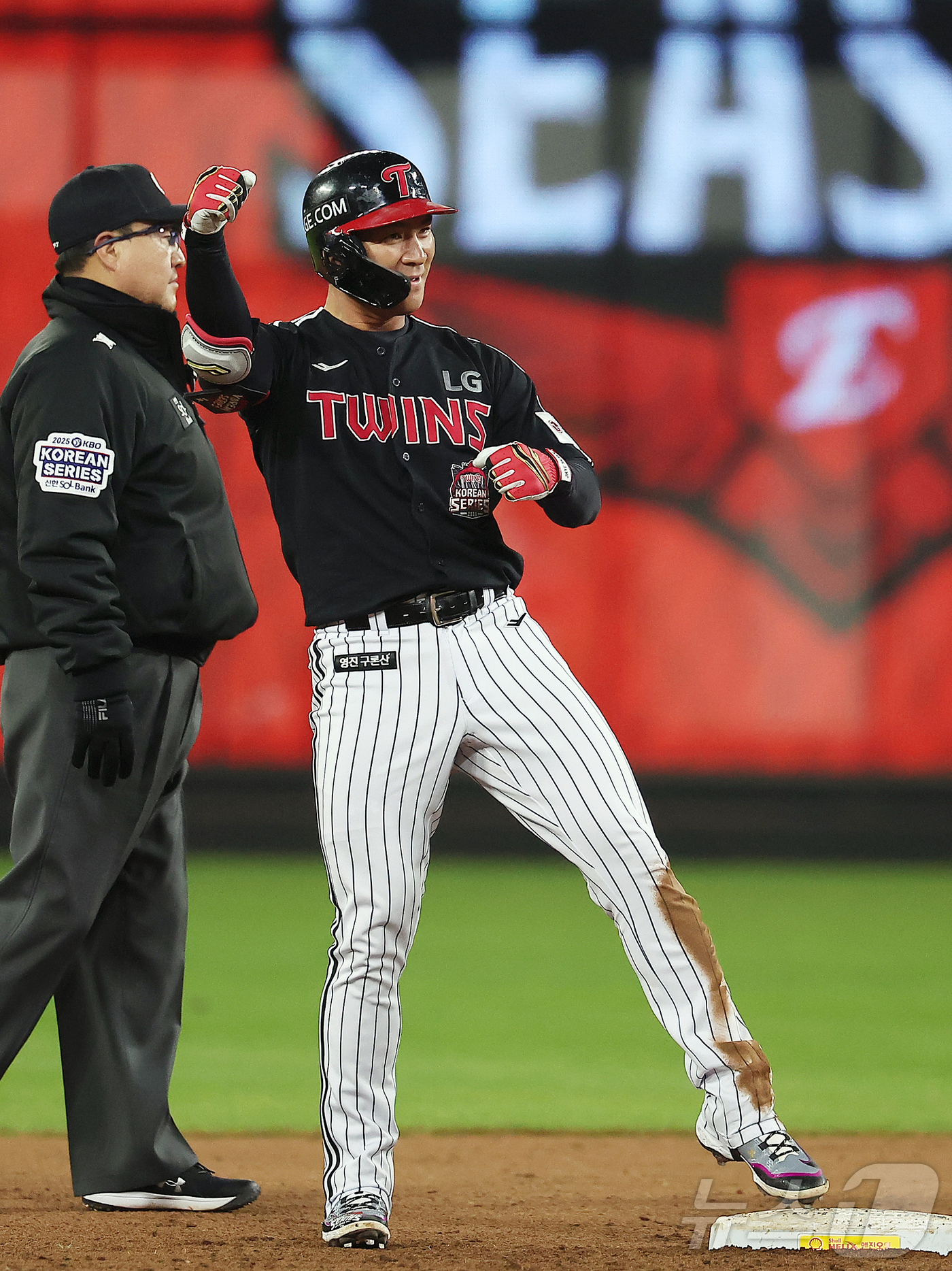 (대전=뉴스1) 김진환 기자 = 31일 대전 한화생명볼파크에서 열린 프로야구 2025 신한 SOL뱅크 KBO 포스트시즌 한국시리즈 5차전 LG 트윈스와 한화 이글스의 경기, 5회초 …