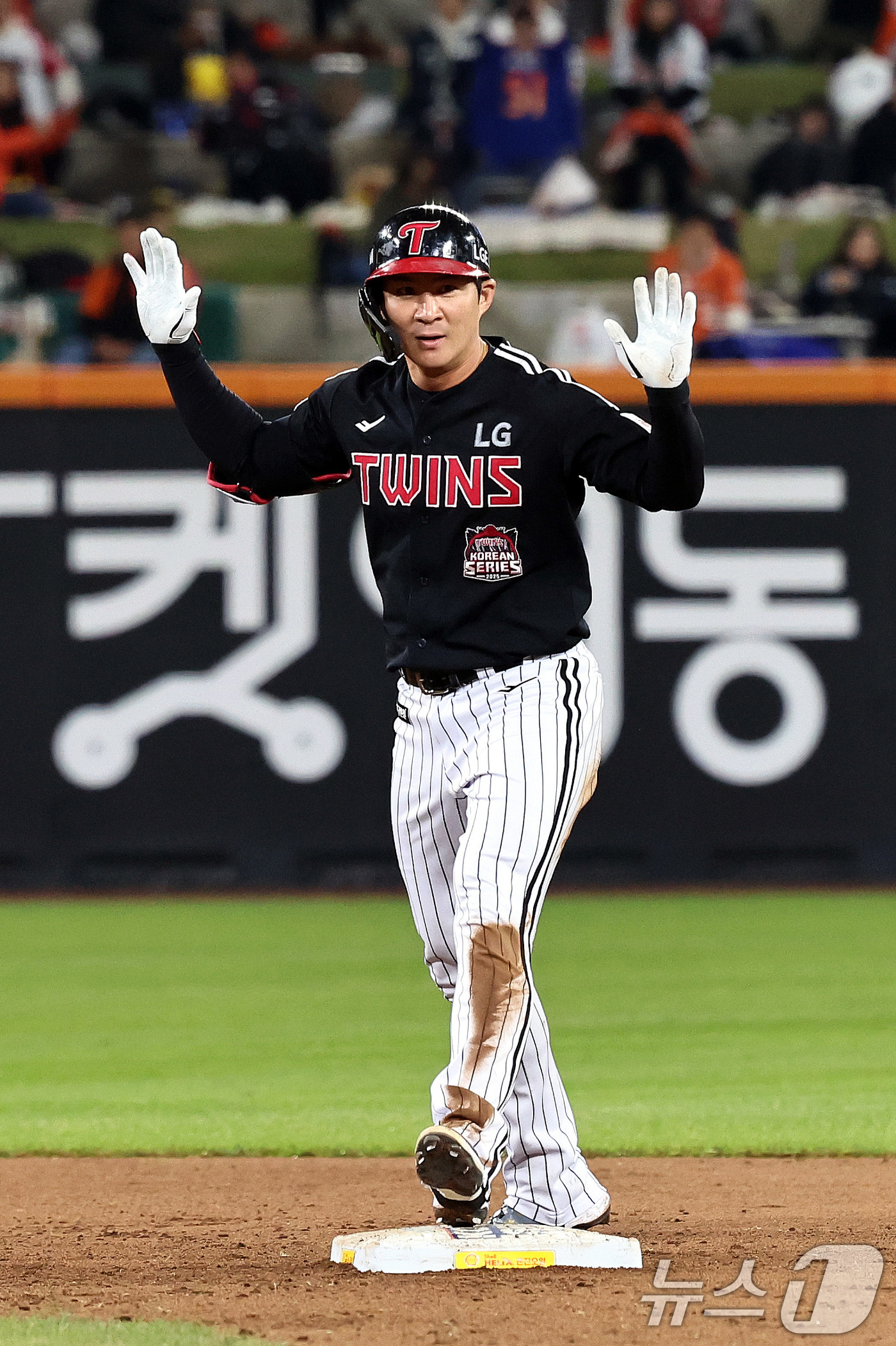 (대전=뉴스1) 구윤성 기자 = 31일 대전 한화생명볼파크에서 열린 프로야구 2025 신한 SOL뱅크 KBO 포스트시즌 한국시리즈 5차전 LG 트윈스와 한화 이글스의 경기, 5회초 …