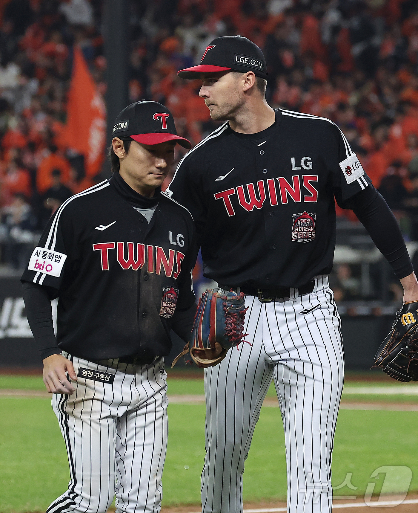 (대전=뉴스1) 김진환 기자 = 31일 대전 한화생명볼파크에서 열린 프로야구 2025 신한 SOL뱅크 KBO 포스트시즌 한국시리즈 5차전 LG 트윈스와 한화 이글스의 경기, LG …