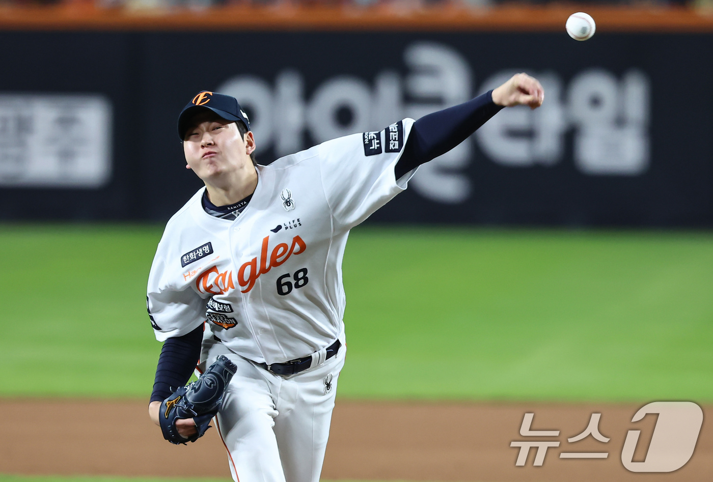 (대전=뉴스1) 김도우 기자 = 31일 대전 한화생명볼파크에서 열린 프로야구 2025 신한 SOL뱅크 KBO 포스트시즌 한국시리즈 5차전 LG 트윈스와 한화 이글스의 경기, 한화 …