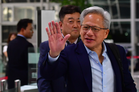 젠슨 황 엔비디아 CEO, 김포공항 입국…7개월 만에 방한