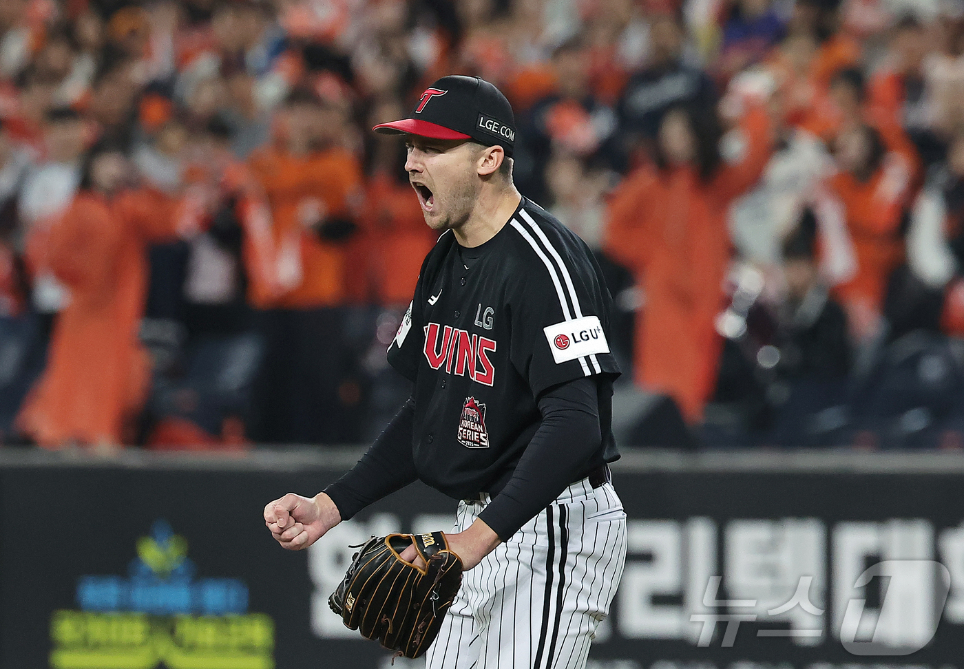 (대전=뉴스1) 김진환 기자 = 31일 대전 한화생명볼파크에서 열린 프로야구 2025 신한 SOL뱅크 KBO 포스트시즌 한국시리즈 5차전 LG 트윈스와 한화 이글스의 경기, LG …