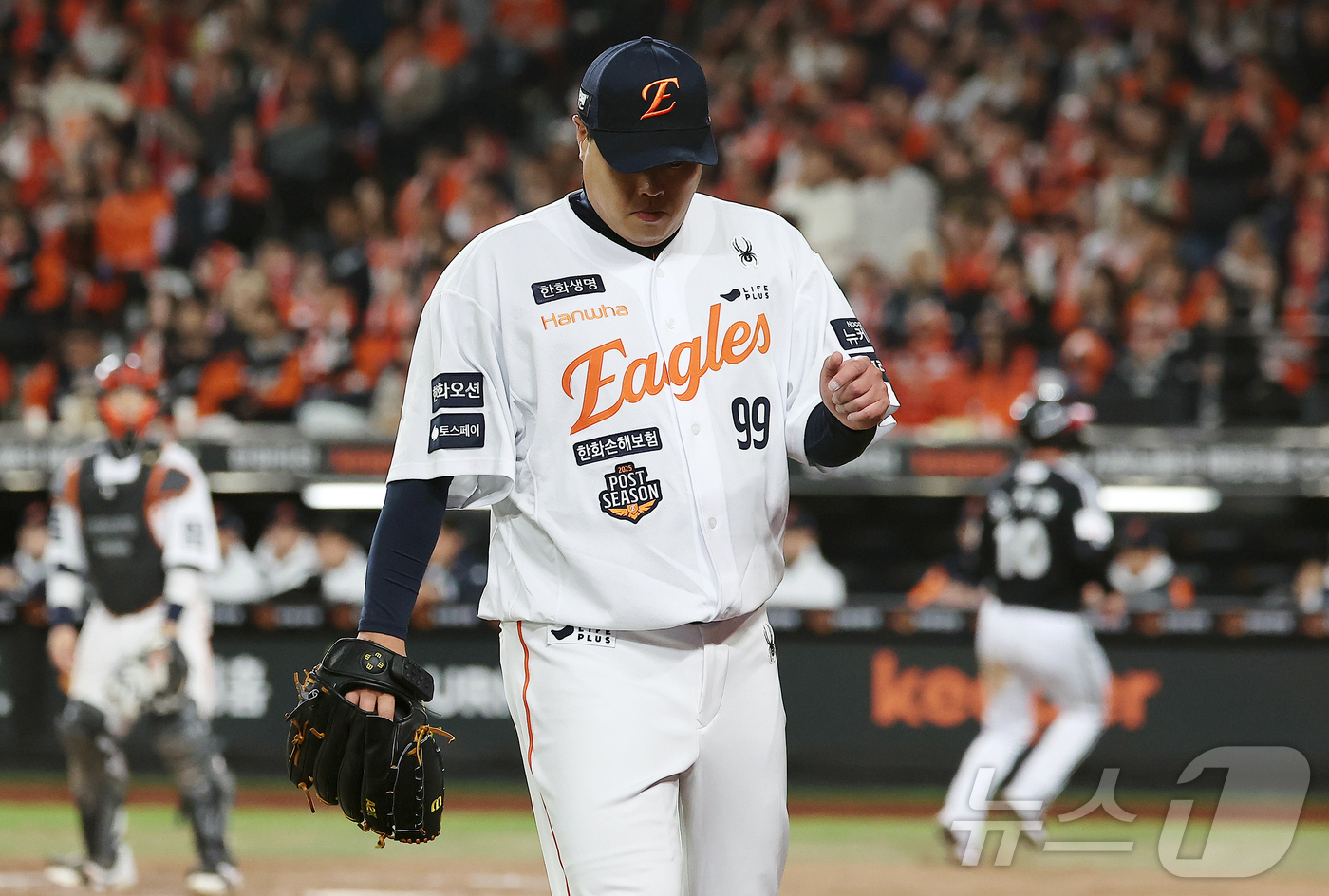 (대전=뉴스1) 김진환 기자 = 31일 대전 한화생명볼파크에서 열린 프로야구 2025 신한 SOL뱅크 KBO 포스트시즌 한국시리즈 5차전 LG 트윈스와 한화 이글스의 경기, 한화 …