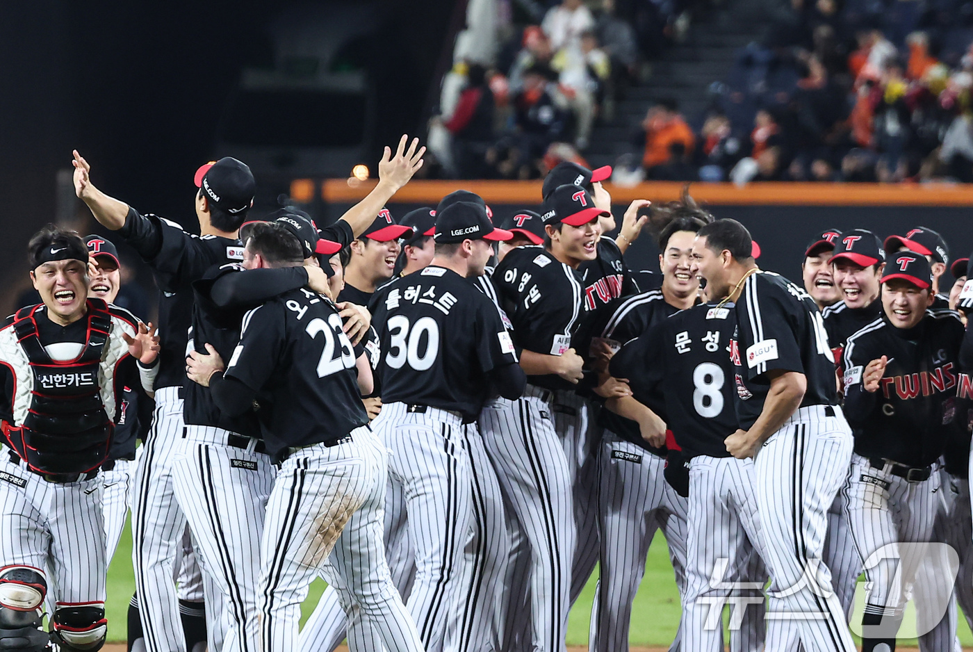 (대전=뉴스1) 김도우 기자 = 31일 대전 한화생명볼파크에서 열린 프로야구 2025 신한 SOL뱅크 KBO 포스트시즌 한국시리즈 5차전 LG 트윈스와 한화 이글스의 경기, 4대1 …
