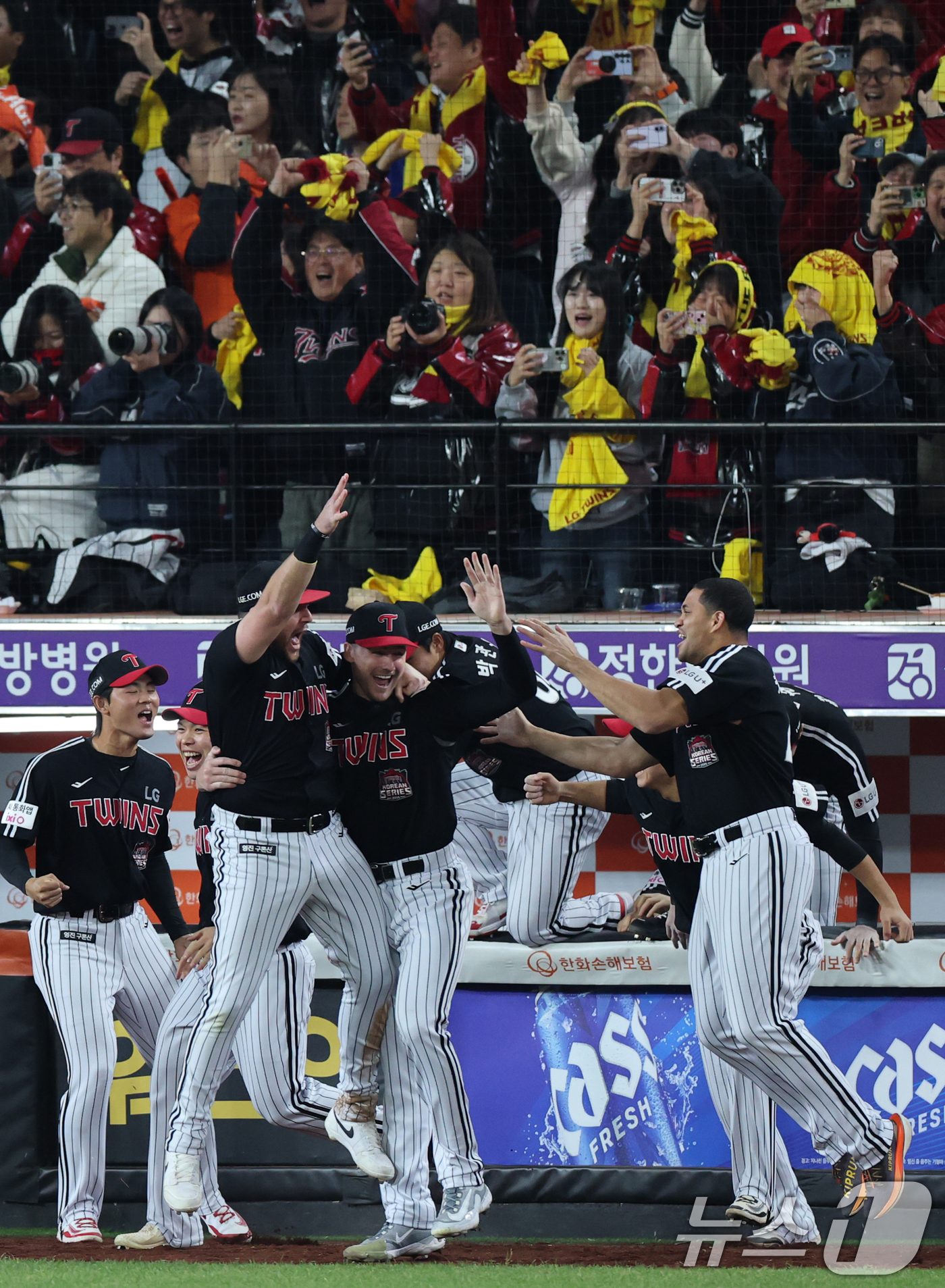 (대전=뉴스1) 김기태 기자 = 31일 대전 한화생명볼파크에서 열린 프로야구 2025 신한 SOL뱅크 KBO 포스트시즌 한국시리즈 5차전 LG 트윈스와 한화 이글스의 경기에서 승리 …