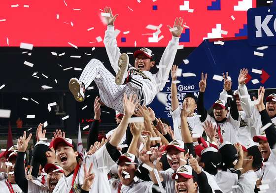 염경엽 LG 감독, 프로야구 사령탑 최초 '총액 30억원' 시대 열었다