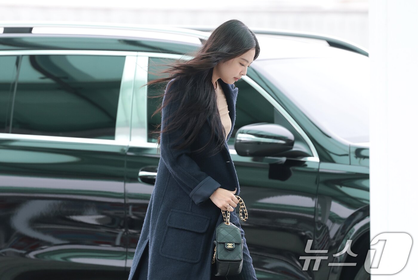 제니, 예쁨 흩날리며