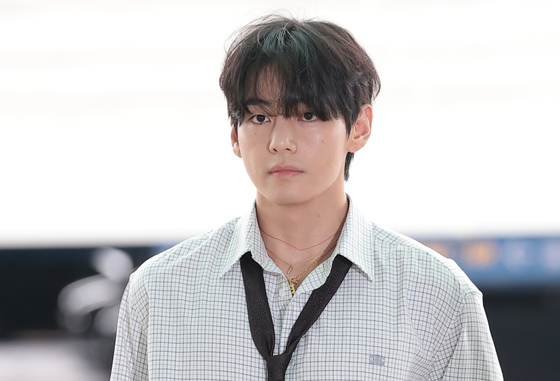 뷔, 만화에서 방금 찢고 나온 미모