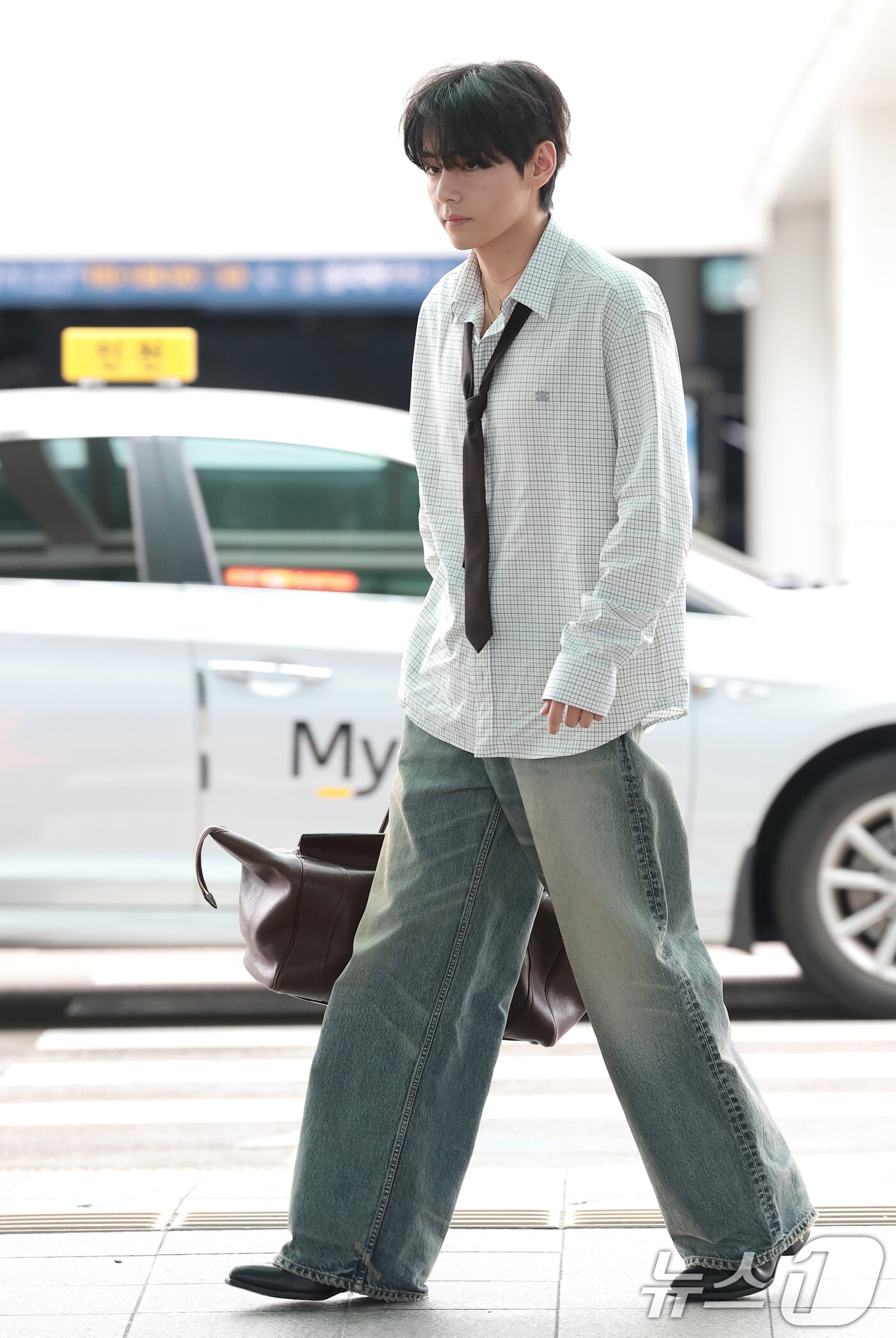 뷔, 공항 런웨이