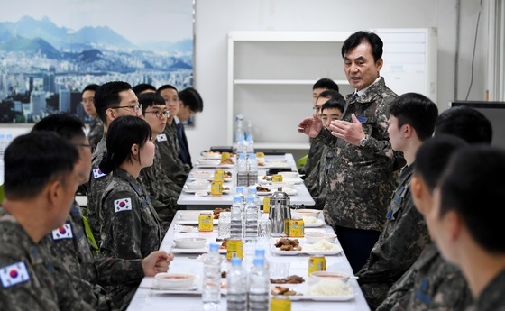 군 급식 '품질·위생' 규격화…식재료 기준·검사체계 명문화