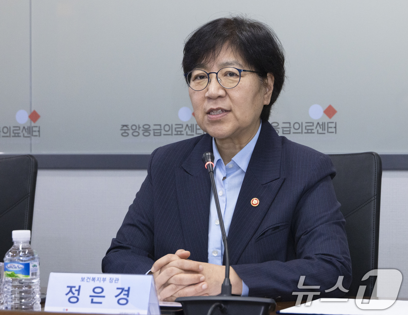 (서울=뉴스1) = 정은경 보건복지부 장관이 추석 연휴 둘째 날인 4일 서울 중구 국립중앙의료원 중앙응급의료센터를 방문해 응급의료체계를 점검하고 있다. (보건복지부 제공. 재판매 …