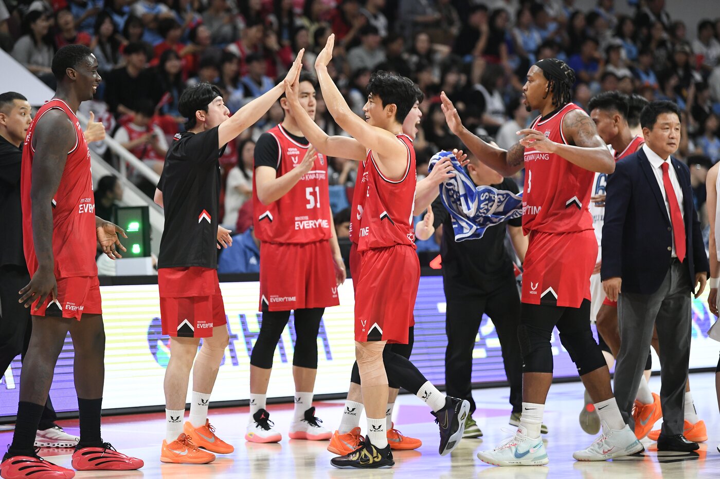 본문 이미지 - 안양 정관장이 고양 소노를 꺾고 개막 2연승을 달렸다.&#40;KBL 제공&#41;