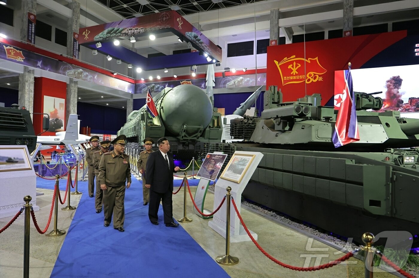 The Rodong Sinmun, the official newspaper of North Korea&#39;s Workers&#39; Party, reported on October 5 that the National Defense Development-2025 arms exhibition opened successfully in the capital Pyongyang on the previous day / Rodong Sinmun