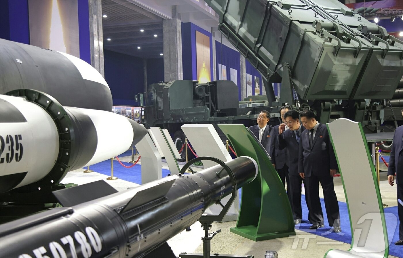 본문 이미지 - &#40;평양 노동신문=뉴스1&#41; = 북한 노동신문은 지난 5일 &#34;무장장비전시회 &#39;국방발전-2025&#39;가 지난 4일 수도 평양에서 성황리에 개막했다&#34;라고 보도했다. [국내에서만 사용가능. 재배포 금지. DB 금지. For Use Only in the Republic of Korea. Redistribution Prohibited] rodongphoto@news1.kr