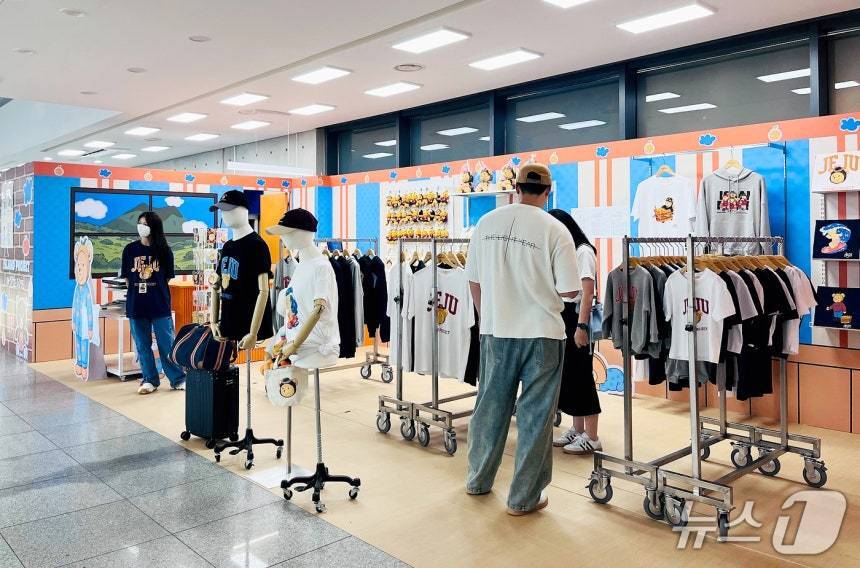 본문 이미지 - 제주국제공항 렌터카하우스에 있는 &#39;아일랜드 프로젝트&#39; 팝업 스토어.&#40;한국공항공사 제주공항 제공, 재판매 및 DB 금지&#41;