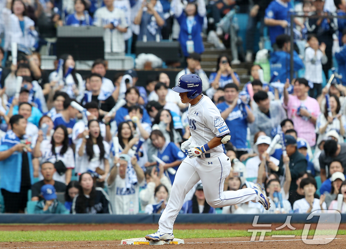 (대구=뉴스1) 공정식 기자 = 6일 오후 대구 삼성라이온즈파크에서 열린 프로야구 2025 신한 SOL뱅크 KBO 와일드카드 결정전 1차전, 삼성 라이온즈와 NC 다이노스의 경기 …