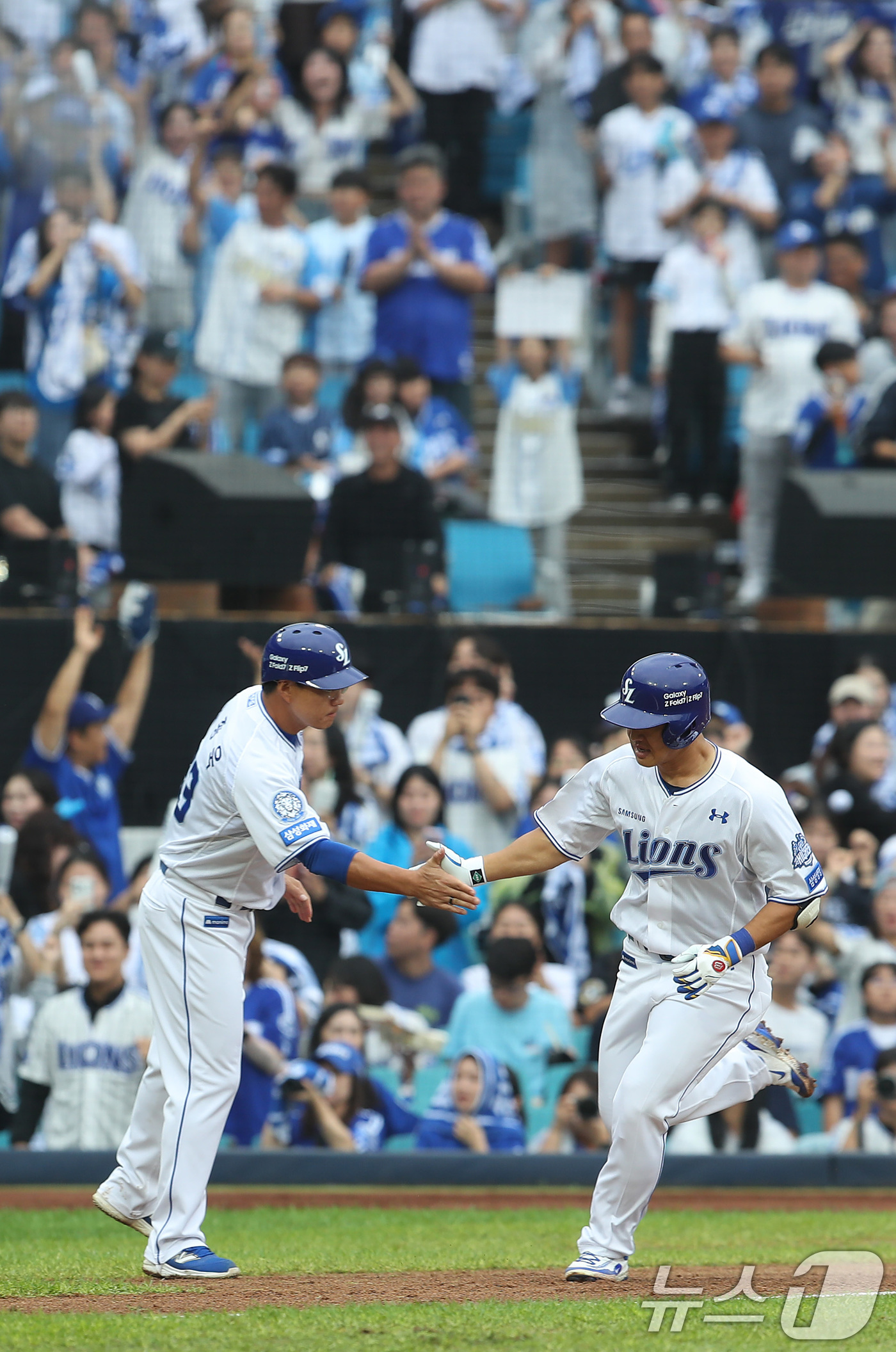 (대구=뉴스1) 공정식 기자 = 6일 오후 대구 삼성라이온즈파크에서 열린 프로야구 2025 신한 SOL뱅크 KBO 와일드카드 결정전 1차전, 삼성 라이온즈와 NC 다이노스의 경기 …