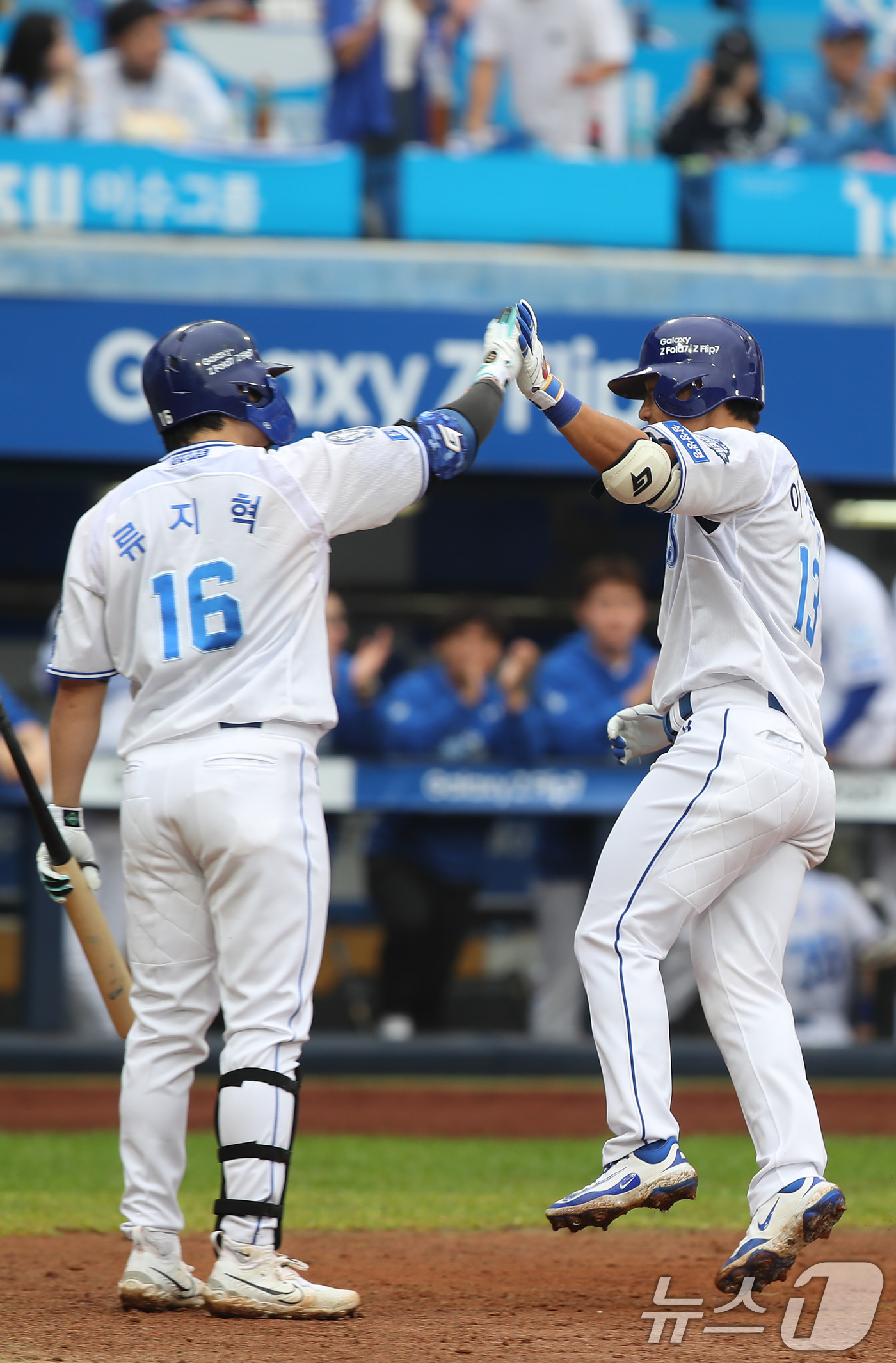 (대구=뉴스1) 공정식 기자 = 6일 오후 대구 삼성라이온즈파크에서 열린 프로야구 2025 신한 SOL뱅크 KBO 와일드카드 결정전 1차전, 삼성 라이온즈와 NC 다이노스의 경기 …