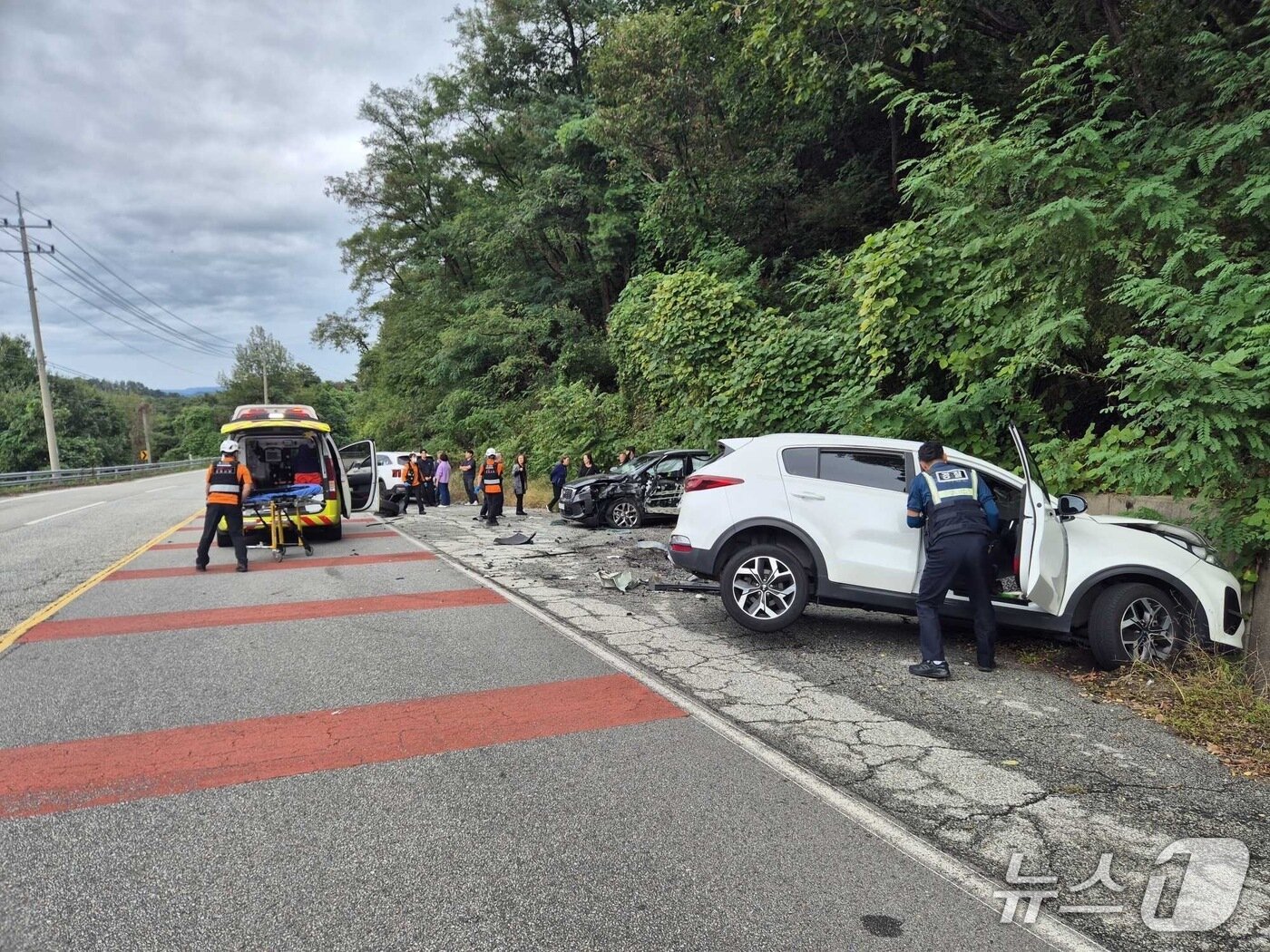 본문 이미지 - 6일 횡성 우천면 교통사고 현장.&#40;횡성소방서 제공, 재판매 및 Db 금지&#41; 2025.10.6/뉴스1