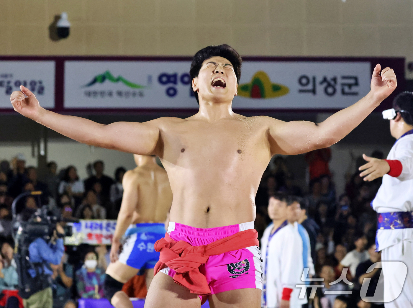 (서울=뉴스1) 김명섭 기자 = 6일(월) 울산광역시 울주군 울주종합체육센터에서 열린 ‘위더스제약 2025 울주추석장사씨름대회’ 금강장사(90kg이하)에 등극한 최정만(영암군민속씨 …