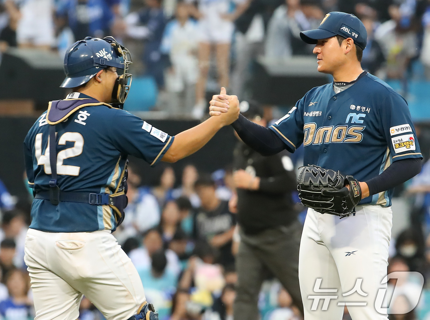 (대구=뉴스1) 공정식 기자 = 6일 오후 대구 삼성라이온즈파크에서 열린 프로야구 2025 신한 SOL뱅크 KBO 와일드카드 결정전 1차전, 삼성 라이온즈와 NC 다이노스의 경기에 …