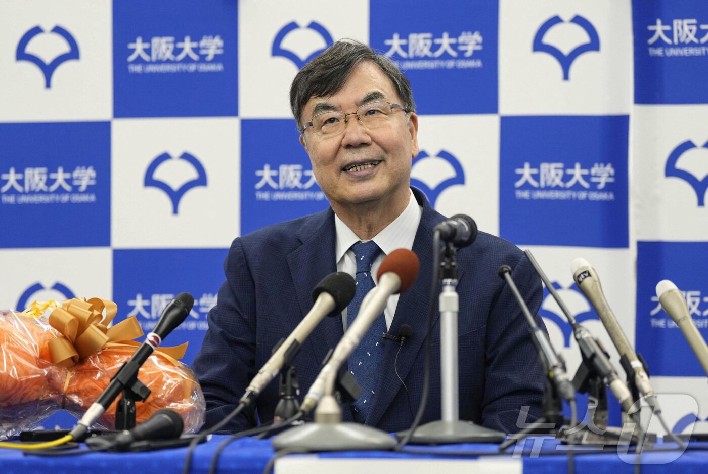 본문 이미지 - 6일 노벨 생리의학상을 수상한 사카구치 시몬 일본 오사카대 명예교수가 오사카부 스이타 오사카대학 캠퍼스에서 기자회견을 하고 있다. 2025.10.06 ⓒ 로이터=뉴스1 ⓒ News1 김지완 기자