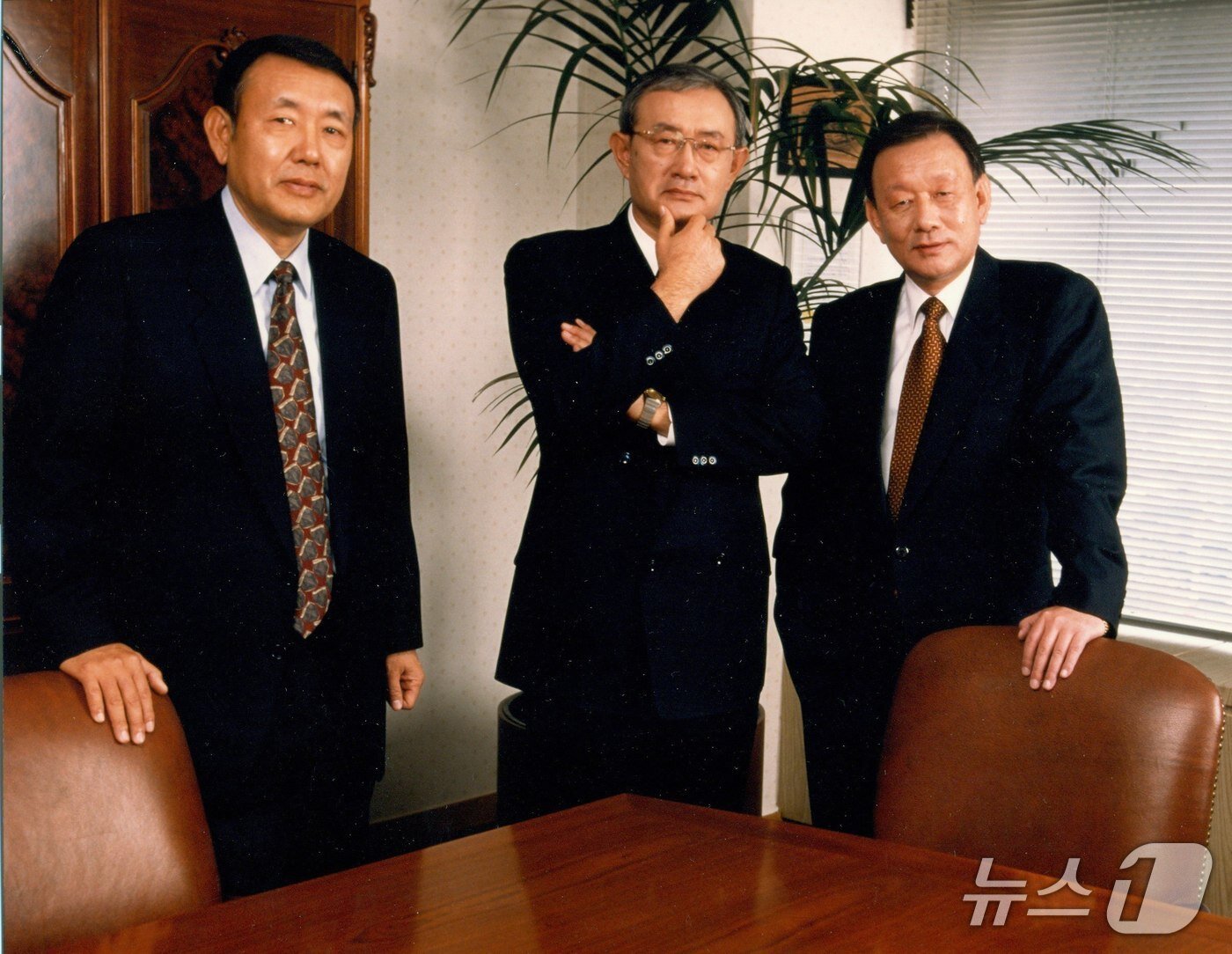 본문 이미지 - &#40;왼쪽부터&#41;최창근 고려아연 명예회장, 최창걸 명예회장, 최창영 명예회장