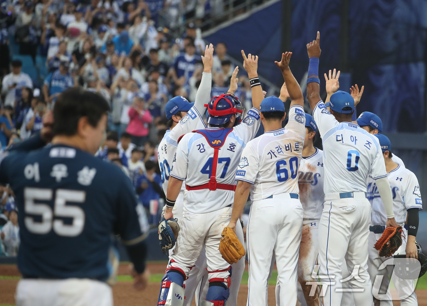 (대구=뉴스1) 공정식 기자 = 7일 오후 대구 삼성라이온즈파크에서 열린 프로야구 2025 신한 SOL뱅크 KBO 와일드카드 결정전 2차전, 삼성 라이온즈와 NC 다이노스의 경기에 …