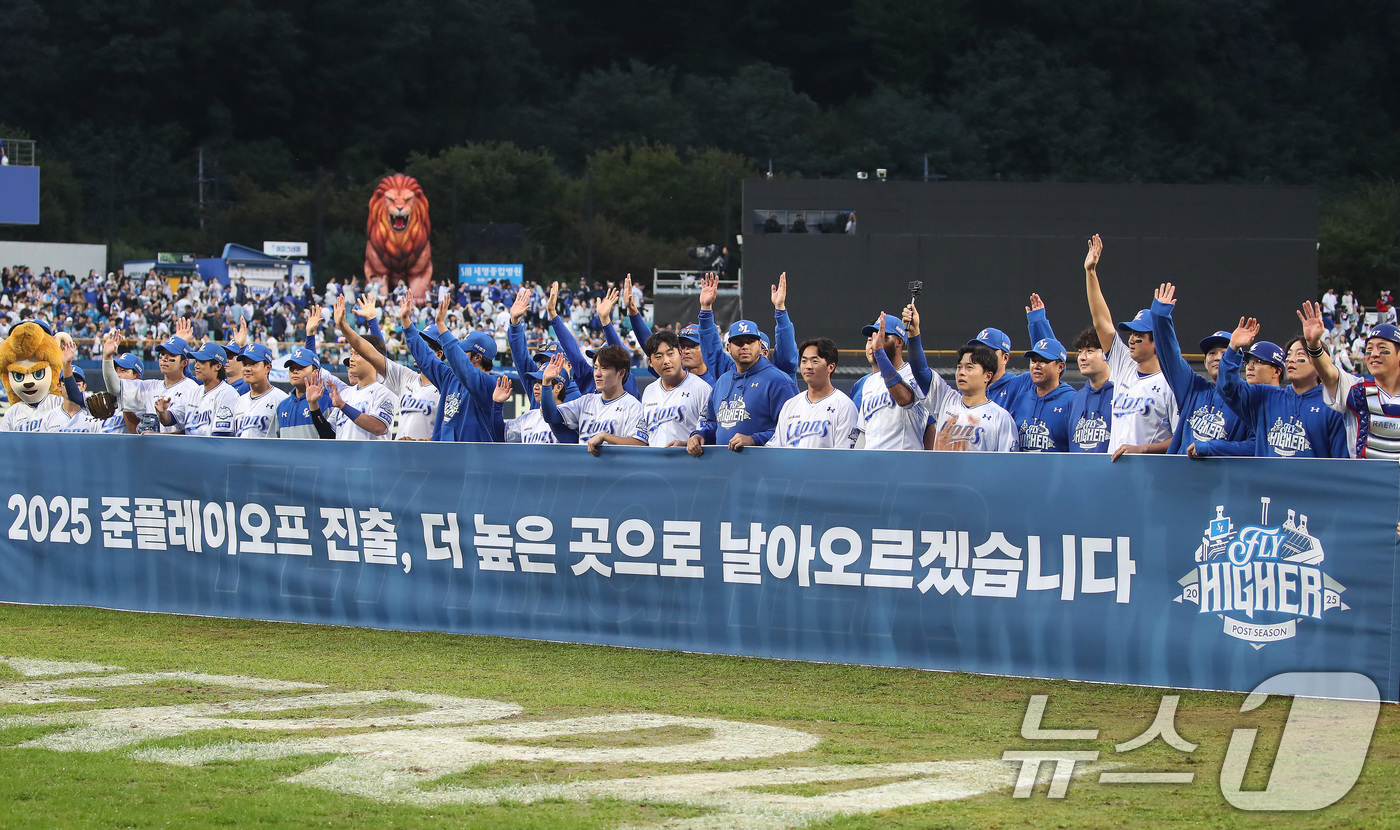 (대구=뉴스1) 공정식 기자 = 7일 오후 대구 삼성라이온즈파크에서 열린 프로야구 2025 신한 SOL뱅크 KBO 와일드카드 결정전 2차전, 삼성 라이온즈와 NC 다이노스의 경기에 …