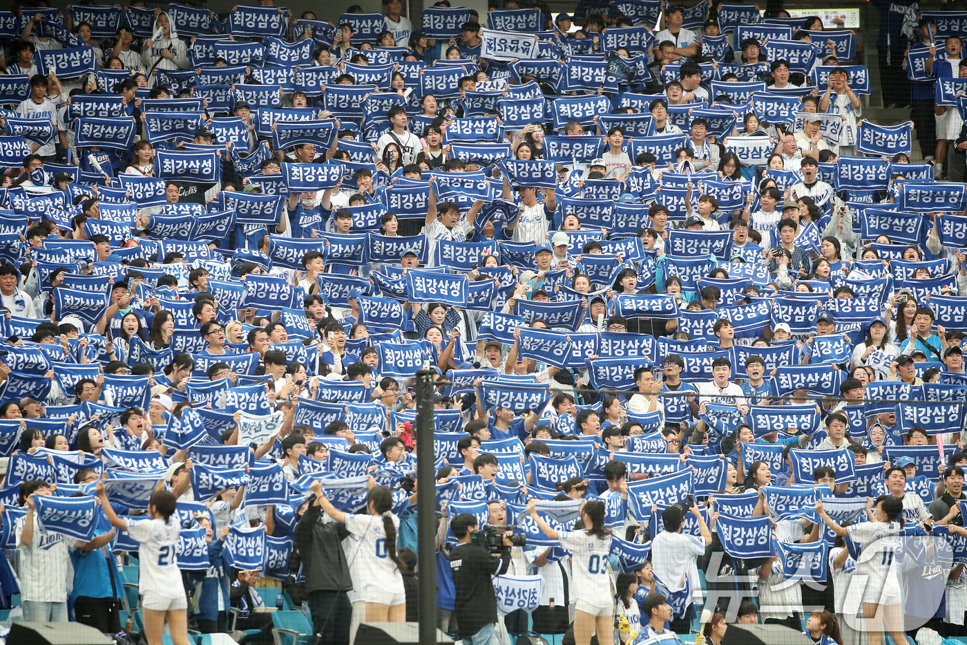 (대구=뉴스1) 공정식 기자 = 7일 오후 대구 삼성라이온즈파크에서 열린 프로야구 2025 신한 SOL뱅크 KBO 와일드카드 결정전 2차전, 삼성 라이온즈와 NC 다이노스의 경기에 …