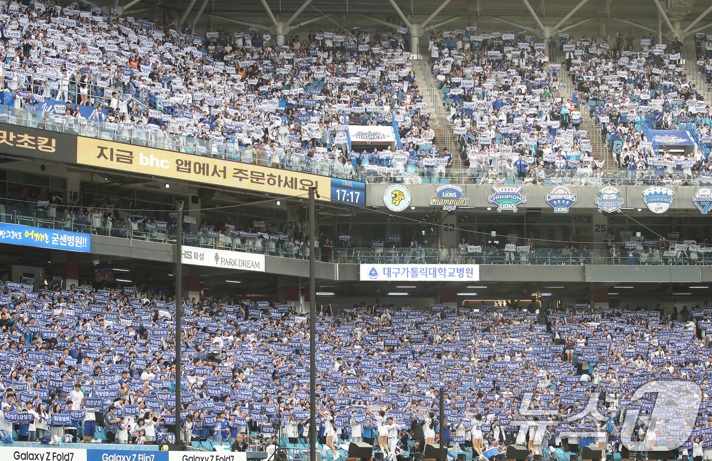 (대구=뉴스1) 공정식 기자 = 7일 오후 대구 삼성라이온즈파크에서 열린 프로야구 2025 신한 SOL뱅크 KBO 와일드카드 결정전 2차전, 삼성 라이온즈와 NC 다이노스의 경기에 …