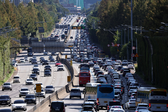 '강릉→서울 6시간' 연휴 강원권 고속도 하루 25.6만 대 예상