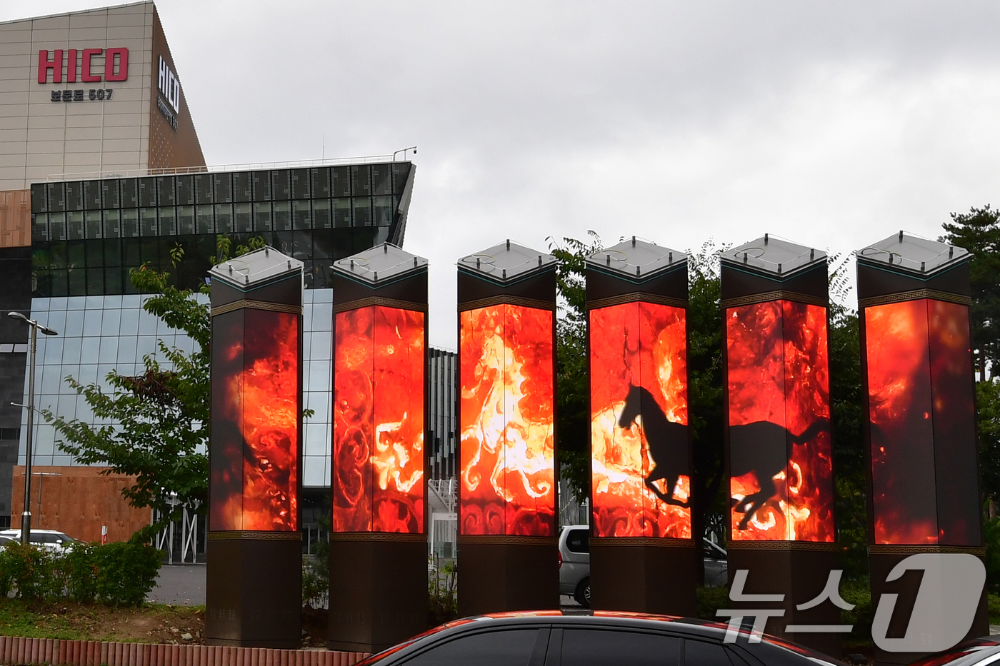 (경주=뉴스1) 최창호 기자 = APEC 2025 정상회의를 22일 앞둔 8일 정상회의장인 경북 경주시 화백컨벤센션터와 국제미디어센터가 내외부 마무리 공사를 마친 후 모습을 드러냈 …