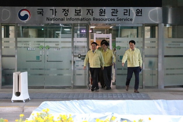 윤호중, '화재 1년' 국정자원 점검…2028년까지 97개 시스템 복구체계 구축
