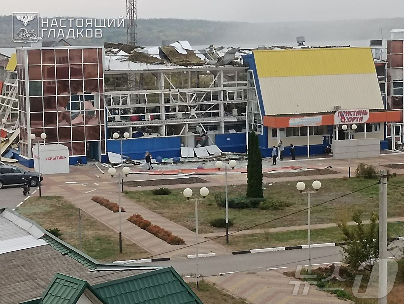 (AFP=뉴스1) 김경민 기자 = 바체슬라프 글라드코프 벨고로드 주지사는 8일(현지시간) 텔레그램을 통해 우크라이나가 미사일 공격한 마슬로바 프리스탄 마을의 사진을 공유했다. 20 …