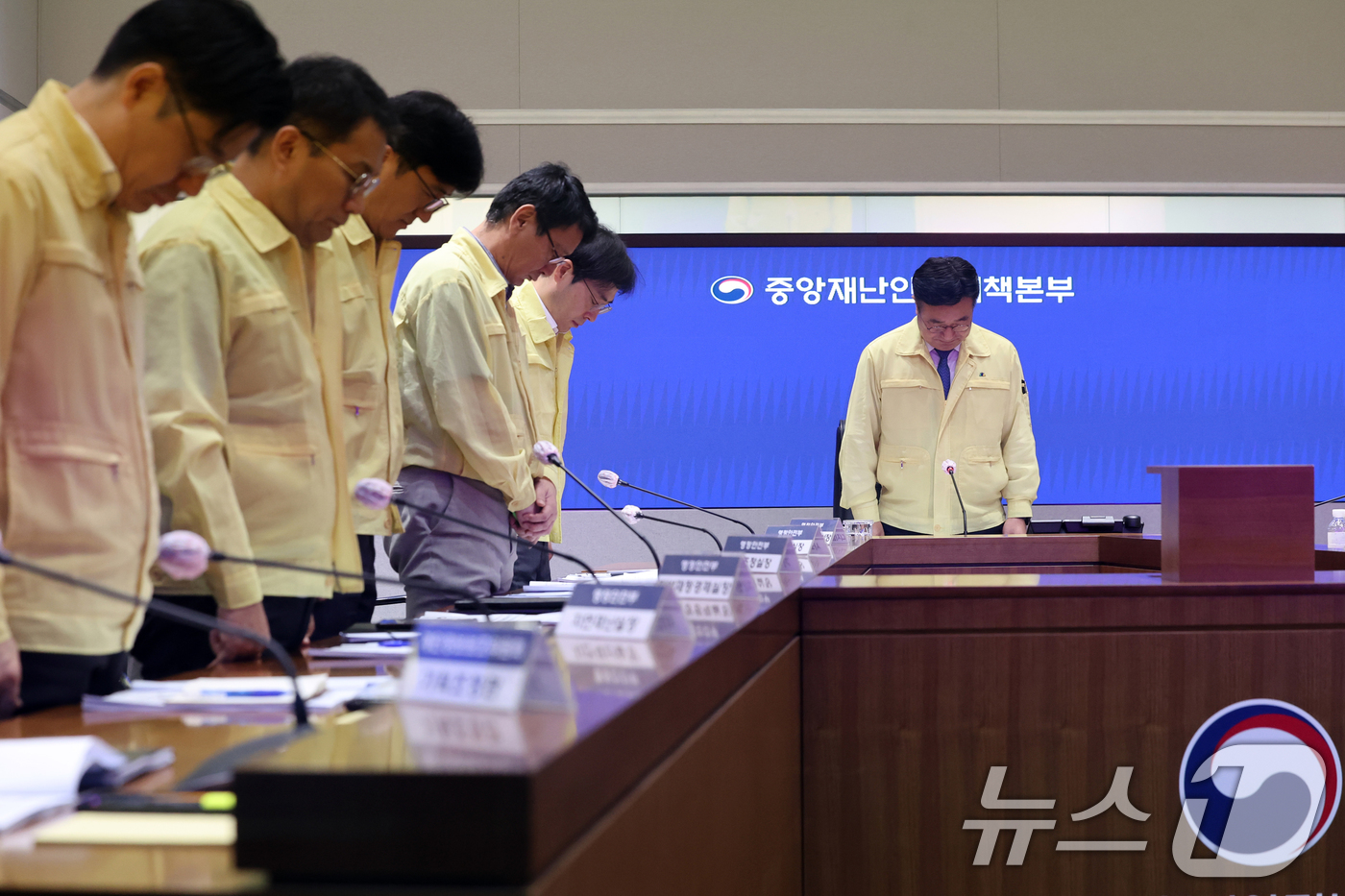 (서울=뉴스1) 황기선 기자 = 윤호중 행정안전부 장관이 9일 오전 서울 종로구 정부서울청사에서 열린 국가정보자원관리원 행정정보시스템 화재 관련 중앙재난안전대책본부 제10차 회의에 …