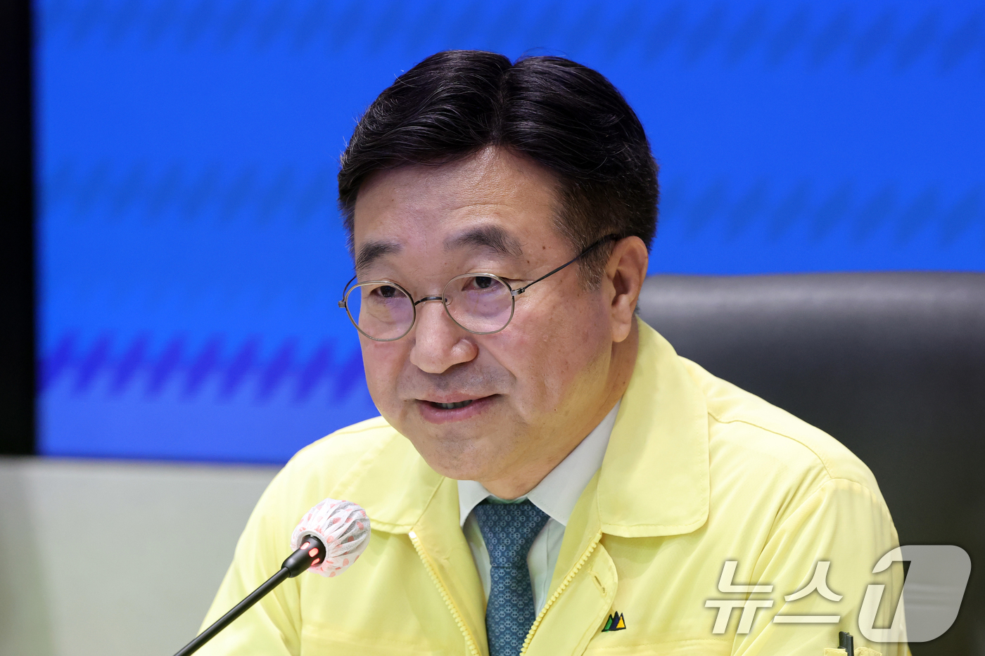 (서울=뉴스1) 황기선 기자 = 윤호중 행정안전부 장관이 9일 오전 서울 종로구 정부서울청사에서 열린 국가정보자원관리원 행정정보시스템 화재 관련 중앙재난안전대책본부 제10차 회의에 …