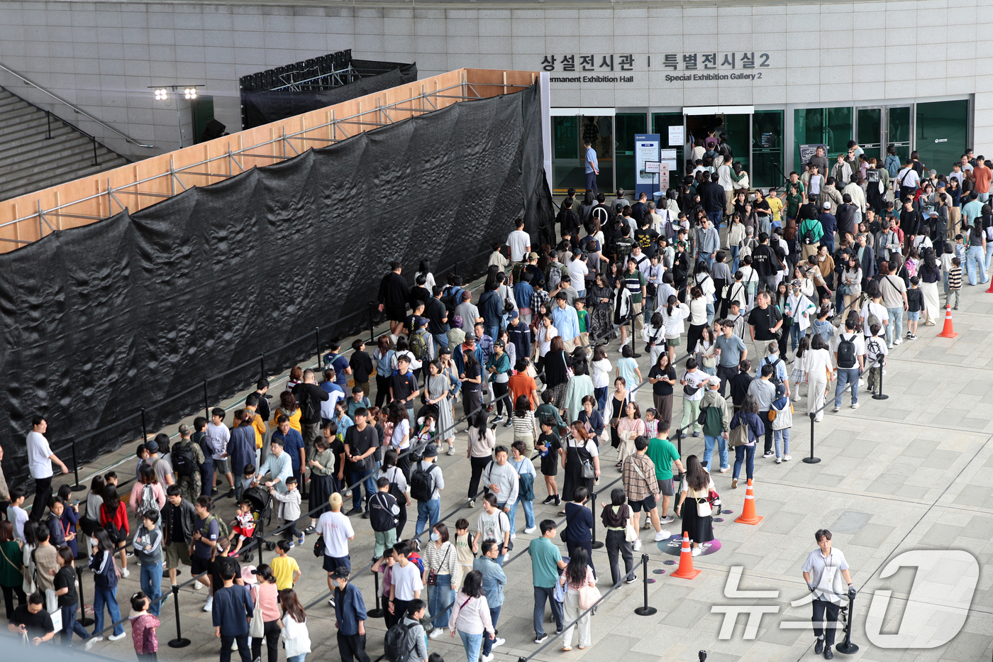 (서울=뉴스1) 황기선 기자 = 추석 연휴 마지막날인 9일 오전 서울 용산구 국립중앙박물관이 관람객들로 북적이고 있다.  2025.10.9/뉴스1