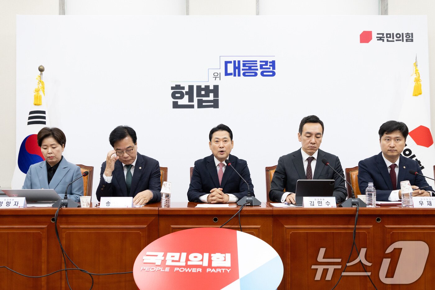 본문 이미지 - 장동혁 국민의힘 대표가 9일 서울 여의도 국회에서 열린 최고위원회의에서 모두발언하고 있다. 2025.10.9/뉴스1 ⓒ News1 이승배 기자