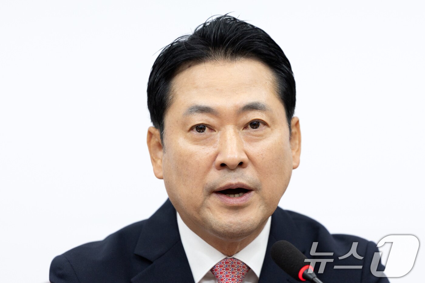 본문 이미지 - 장동혁 국민의힘 대표가 9일 서울 여의도 국회에서 열린 최고위원회의에서 모두발언하고 있다. 2025.10.9/뉴스1 ⓒ News1 이승배 기자