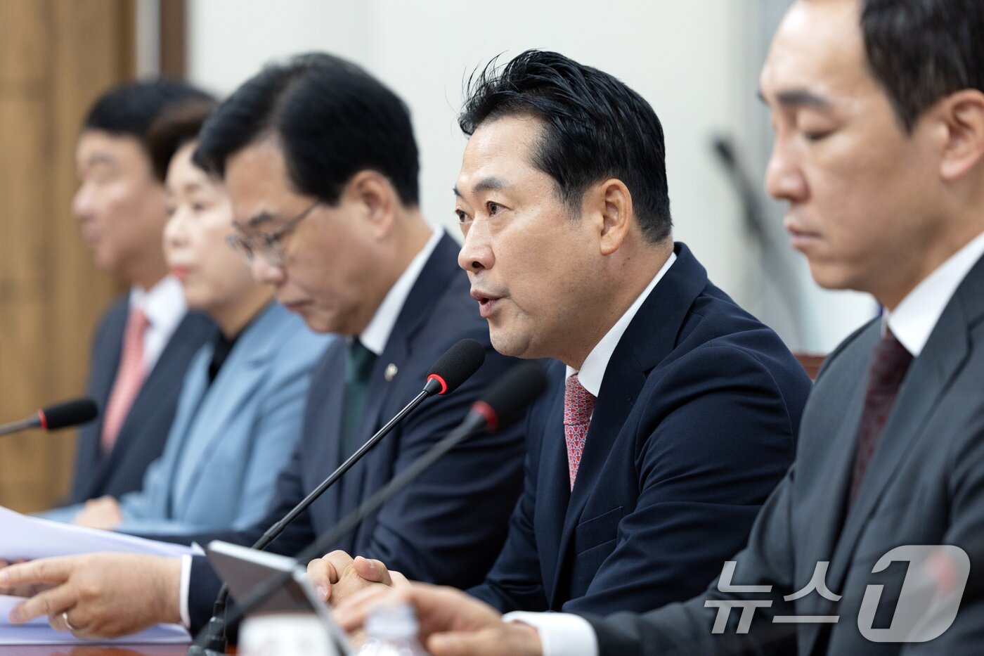 본문 이미지 - 장동혁 국민의힘 대표가 9일 서울 여의도 국회에서 열린 최고위원회의에서 모두발언하고 있다. 2025.10.9/뉴스1 ⓒ News1 이승배 기자