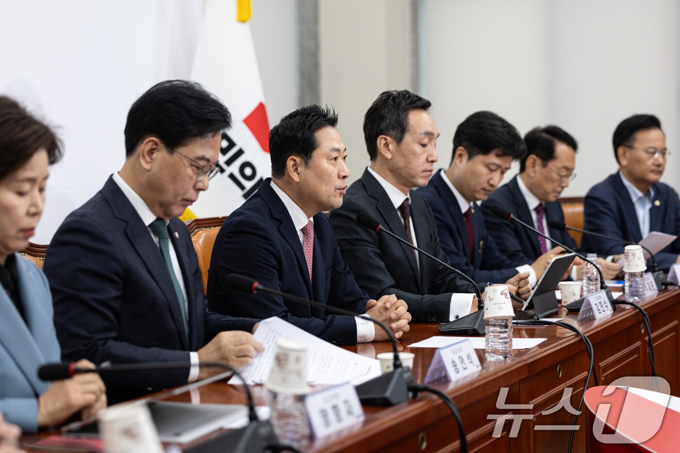 본문 이미지 - 장동혁 국민의힘 대표가 9일 서울 여의도 국회에서 열린 최고위원회의에서 모두발언하고 있다. 2025.10.9/뉴스1 ⓒ News1 이승배 기자