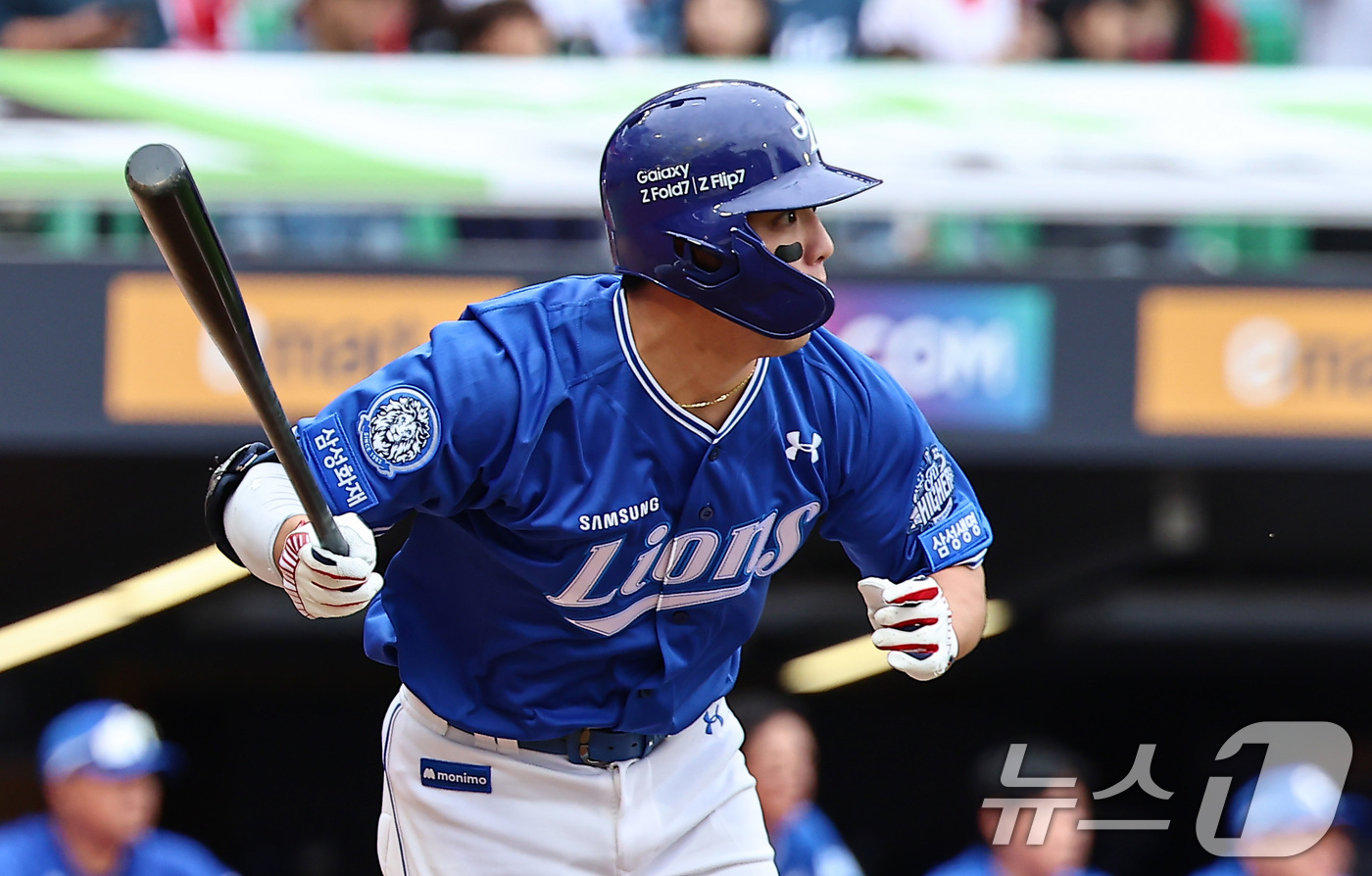 (인천=뉴스1) 김도우 기자 = 9일 오후 인천 SSG 랜더스필드에서 열린 프로야구 2025 신한 SOL뱅크 KBO 준플레이오프 1차전 삼성 라이온즈와 SSG 랜더스의 경기, 1회 …