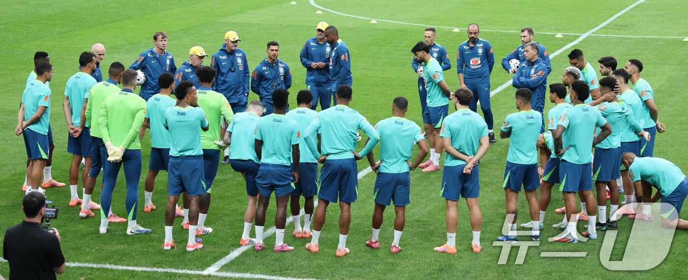 본문 이미지 - 브라질 남자 축구 국가대표팀이 대한민국과의 A매치 평가전을 하루 앞둔 9일 오후 서울 마포구 월드컵경기장에서 훈련을 하고 있다. 2025.10.9/뉴스1 ⓒ News1 안은나 기자