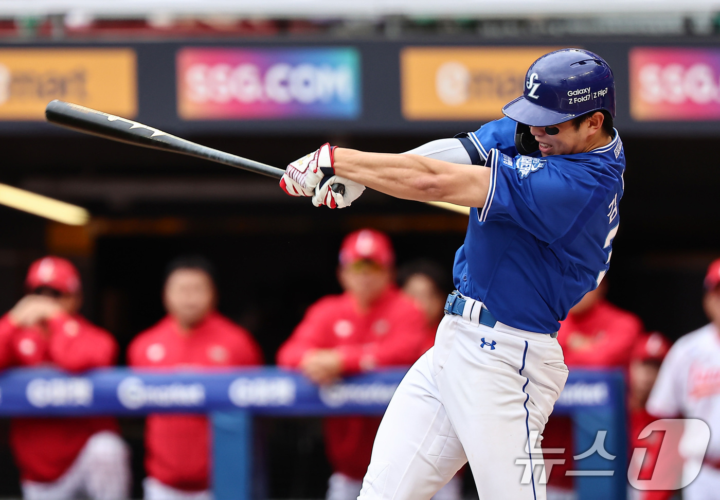 (인천=뉴스1) 김도우 기자 = 9일 오후 인천 SSG 랜더스필드에서 열린 프로야구 2025 신한 SOL뱅크 KBO 준플레이오프 1차전 삼성 라이온즈와 SSG 랜더스의 경기, 6회 …