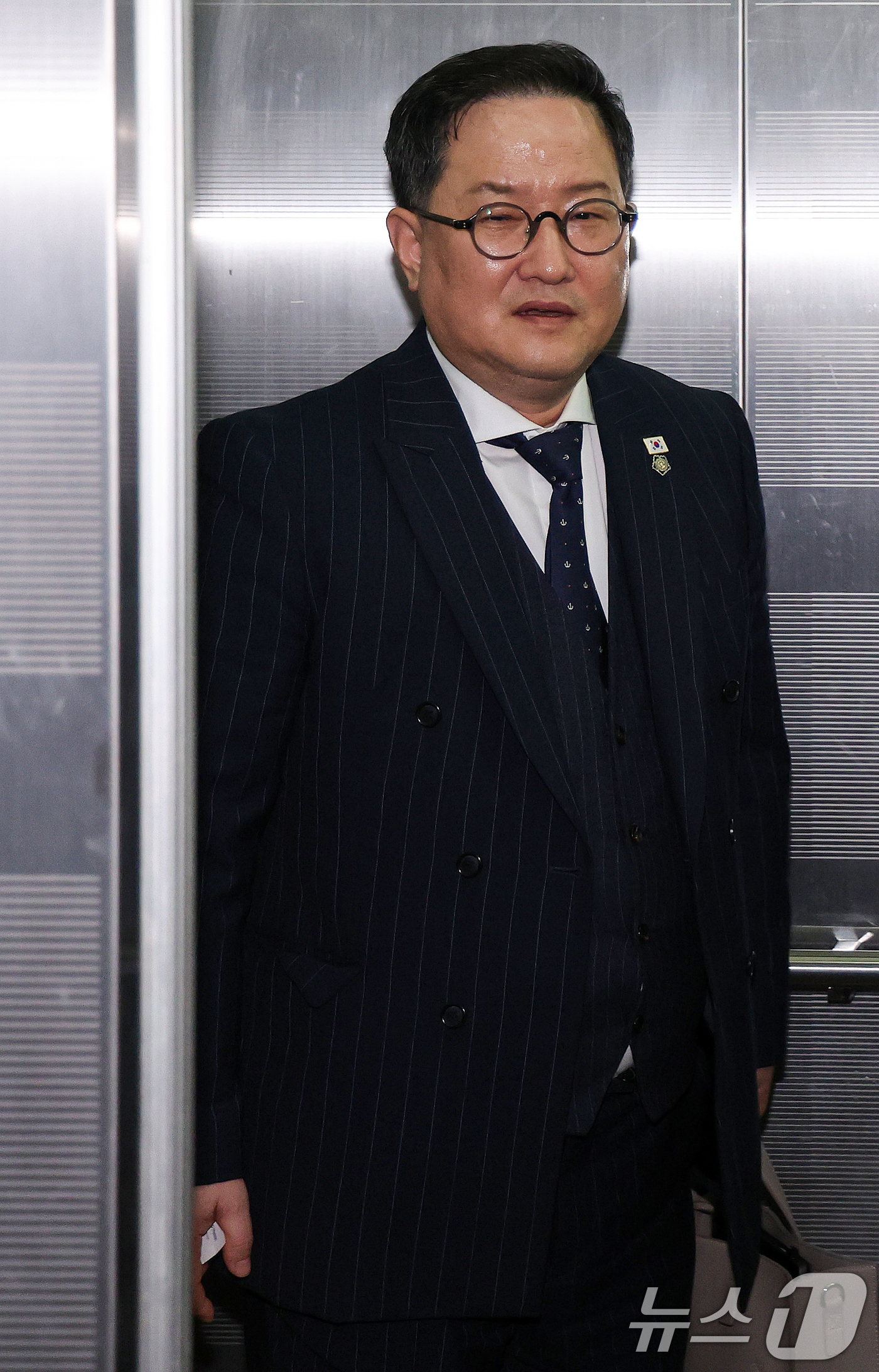 (서울=뉴스1) 이호윤 기자 = 김경호 변호사가 9일 오후 서울 서초구 순직해병특검(특별검사 이명현) 사무실로 경북경찰청 수사 결론(임성근 전 해병대 1사단장 불송치)에 대한 참고 …